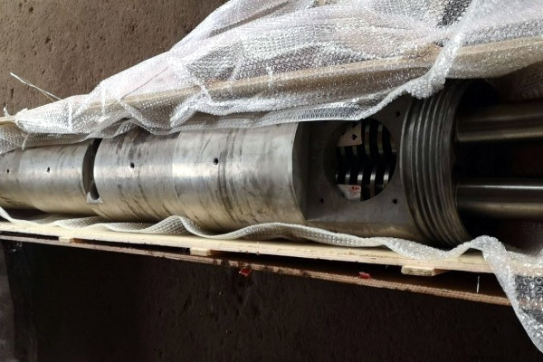 錐形雙螺桿、機(jī)筒實(shí)物圖片