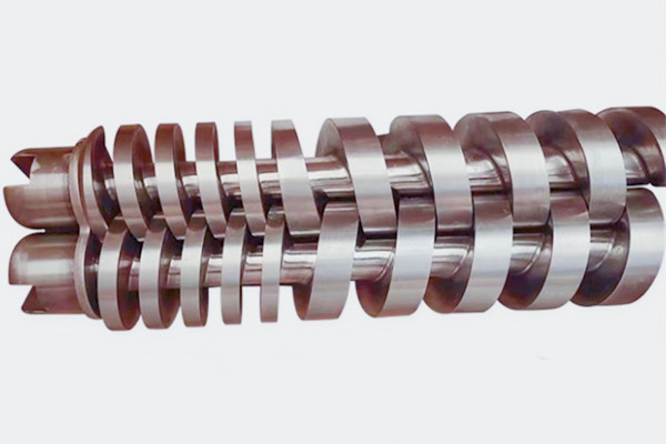 平行雙螺桿擠出機(jī)如何實(shí)現(xiàn)高效混合與穩(wěn)定輸出？探秘其兩大核心部件料筒與螺桿的協(xié)同設(shè)計(jì)